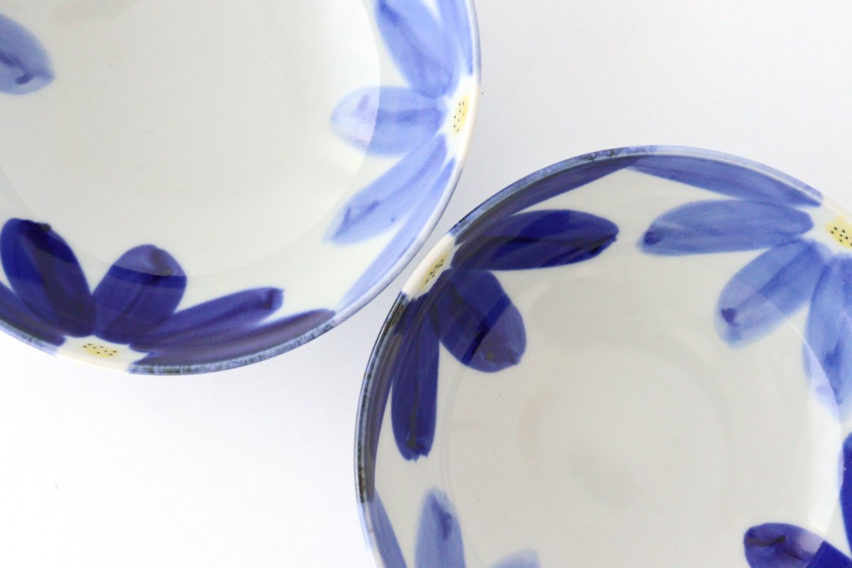 Round Bow Blue Flowers| Serving Bowl Hasami Ware