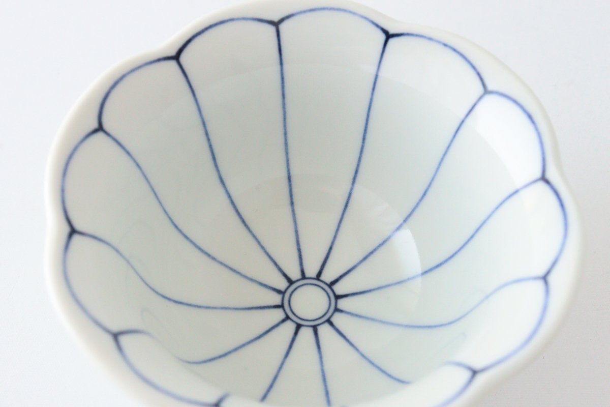 Flower-shaped Small Bowl Blue Chrysanthemum | Hasami Ware