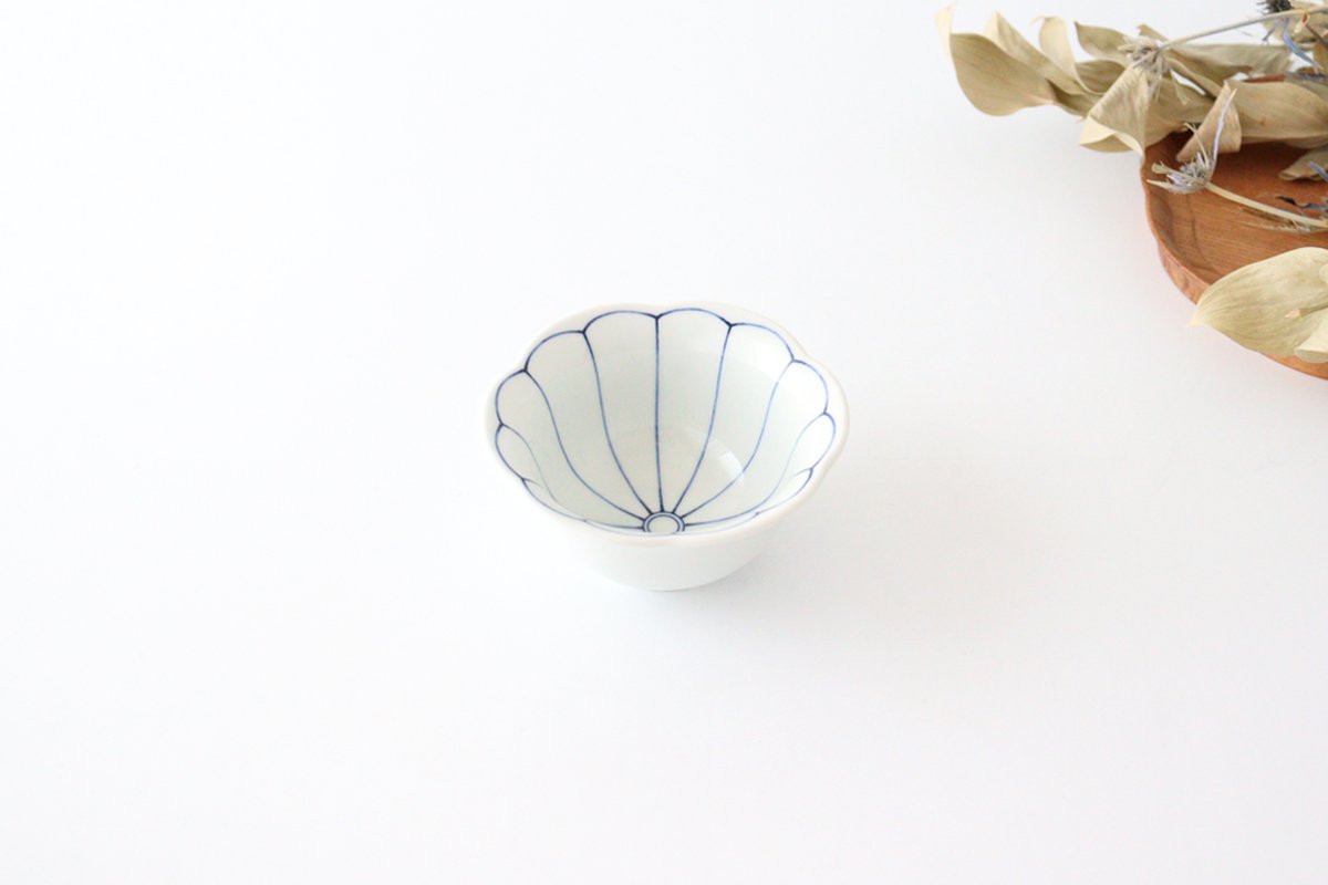 Flower-shaped Small Bowl Blue Chrysanthemum | Hasami Ware