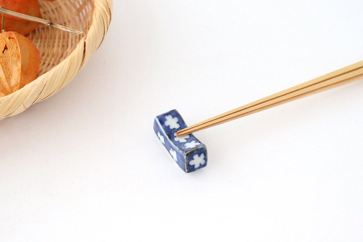 Chopstick Rest Blue Small Flowers | Hashioki Arita Ware