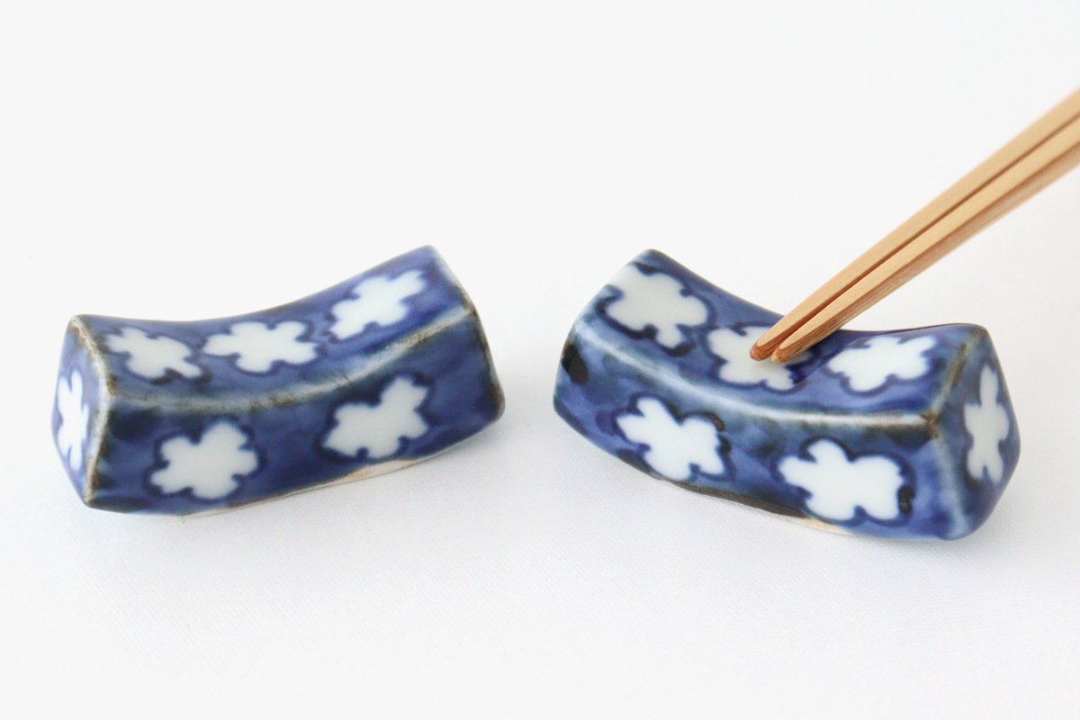 Chopstick Rest Blue Small Flowers | Hashioki Arita Ware