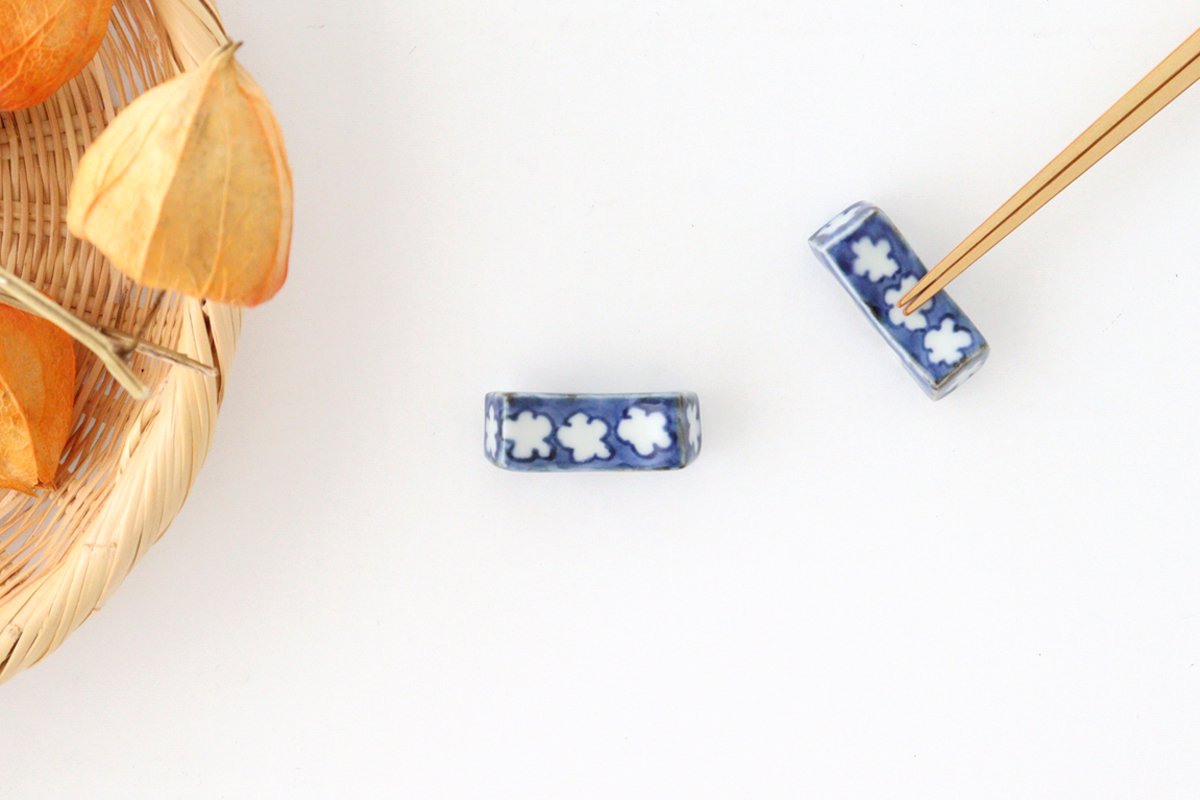 Chopstick Rest Blue Small Flowers | Hashioki Arita Ware