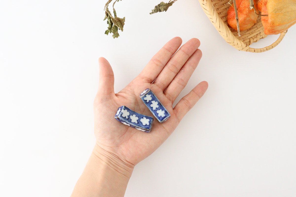 Chopstick Rest Blue Small Flowers | Hashioki Arita Ware