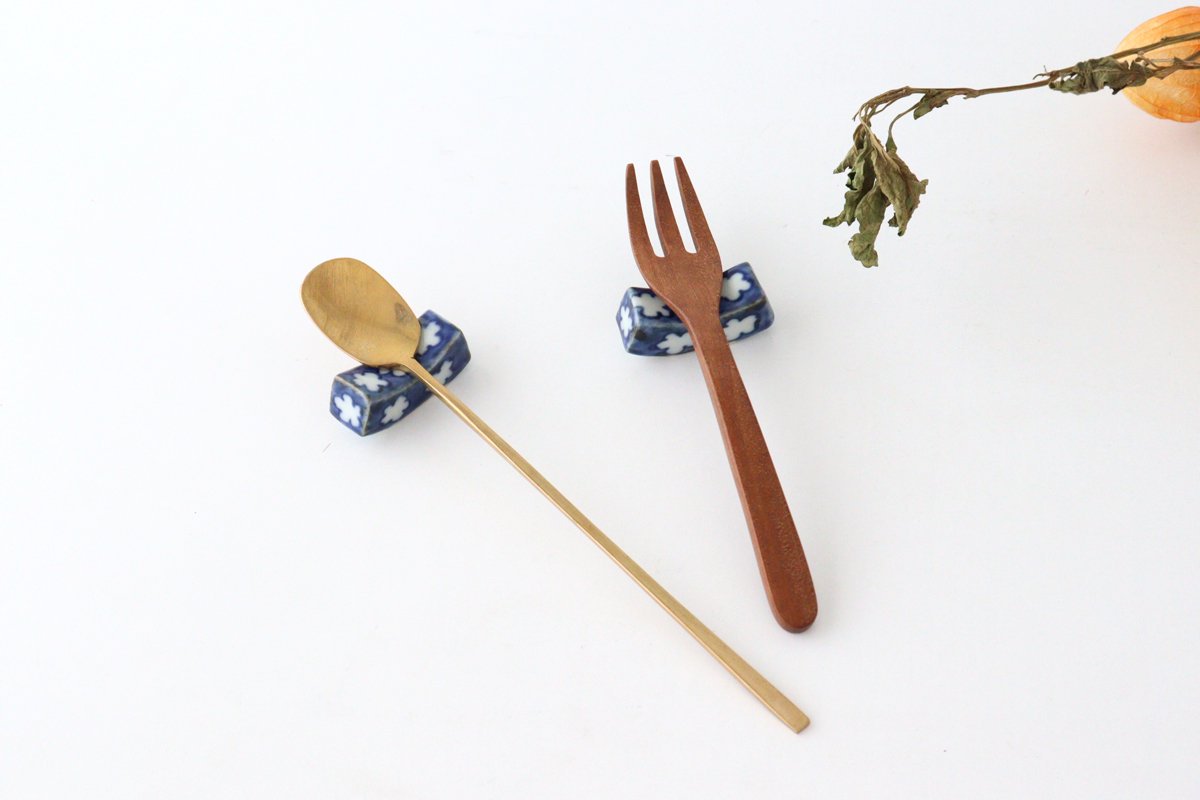 Chopstick Rest Blue Small Flowers | Hashioki Arita Ware