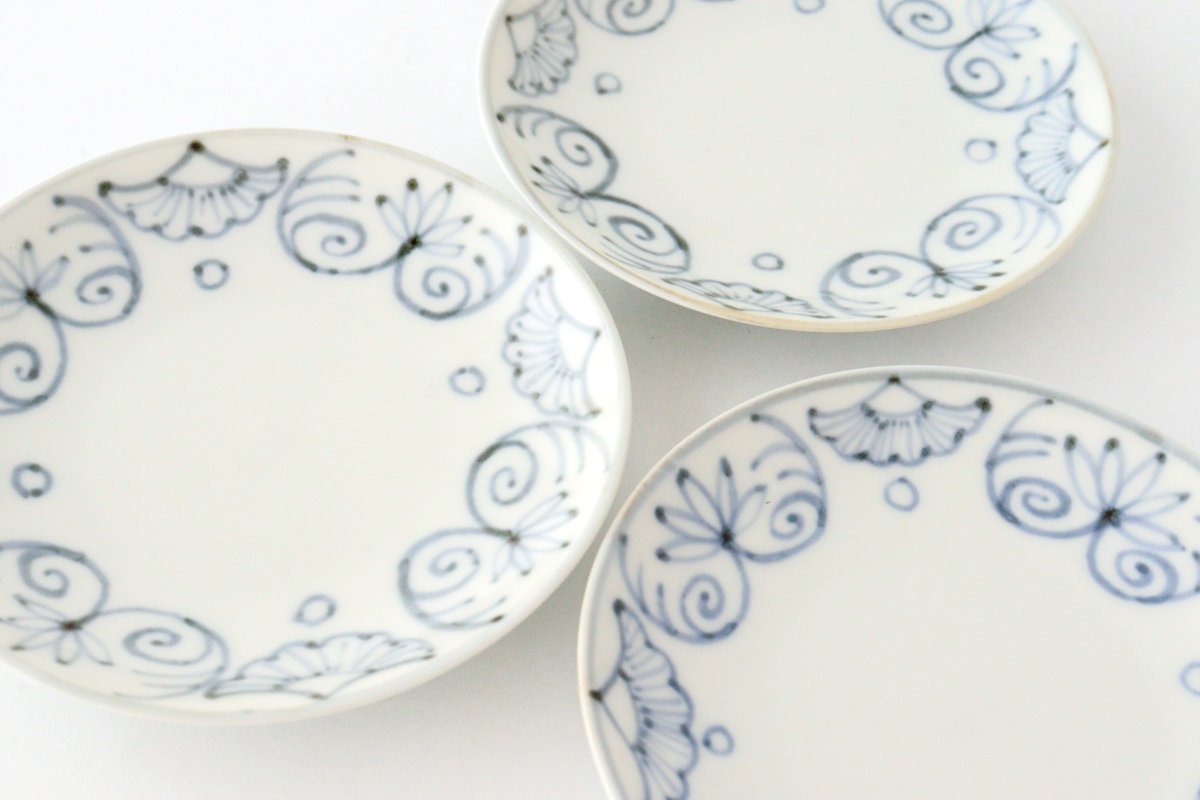 Small Round Plate Blue Western Flower Arabesque 7.6㎝・3in | Arita Ware