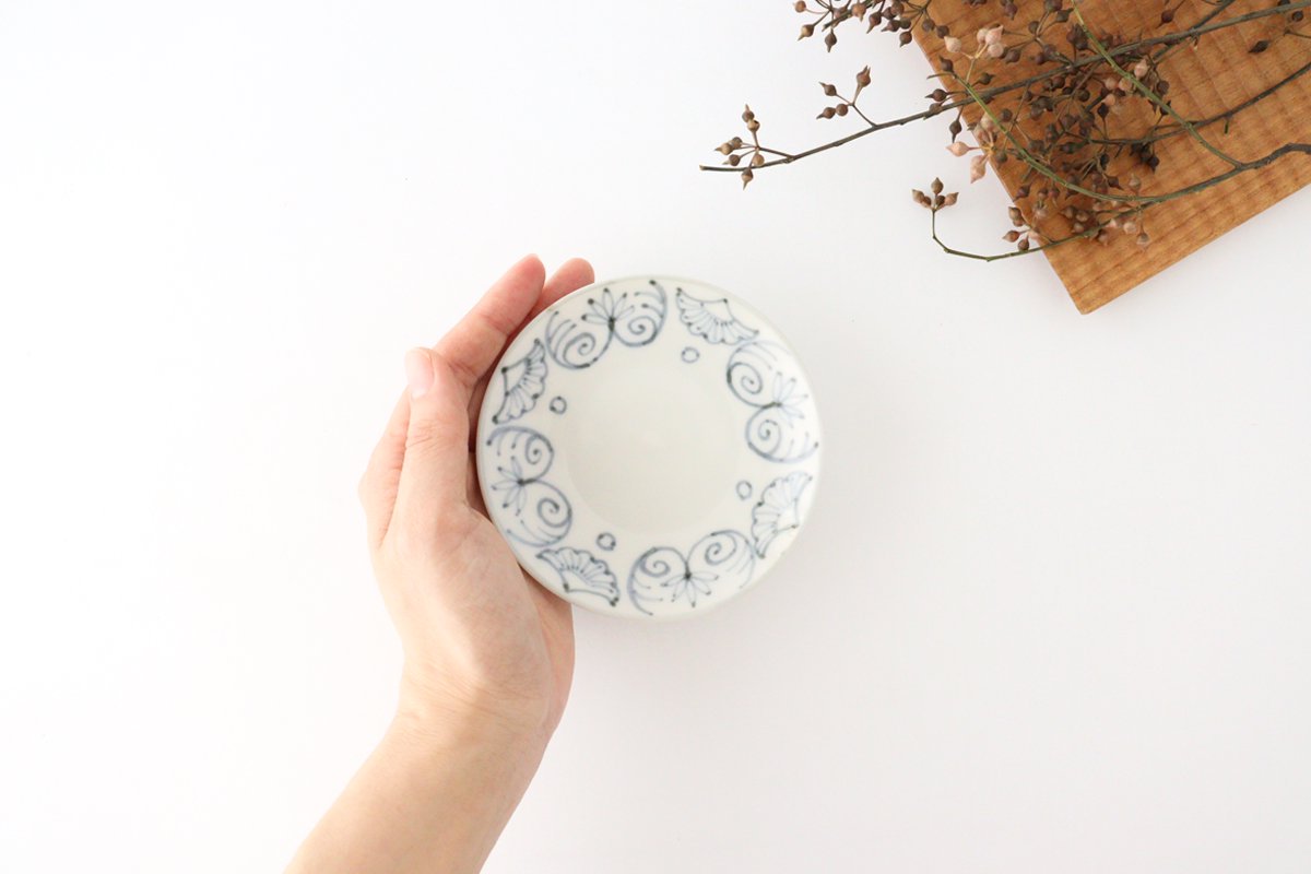 Small Round Plate Blue Western Flower Arabesque 7.6㎝・3in | Arita Ware