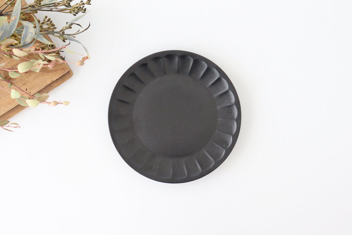 Serving Plate Flower-shape Matte Black | Mino Ware