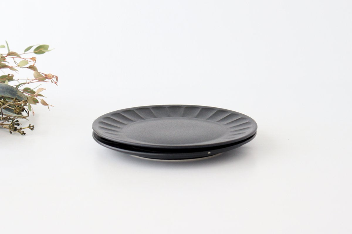 Serving Plate Flower-shape Matte Black | Mino Ware