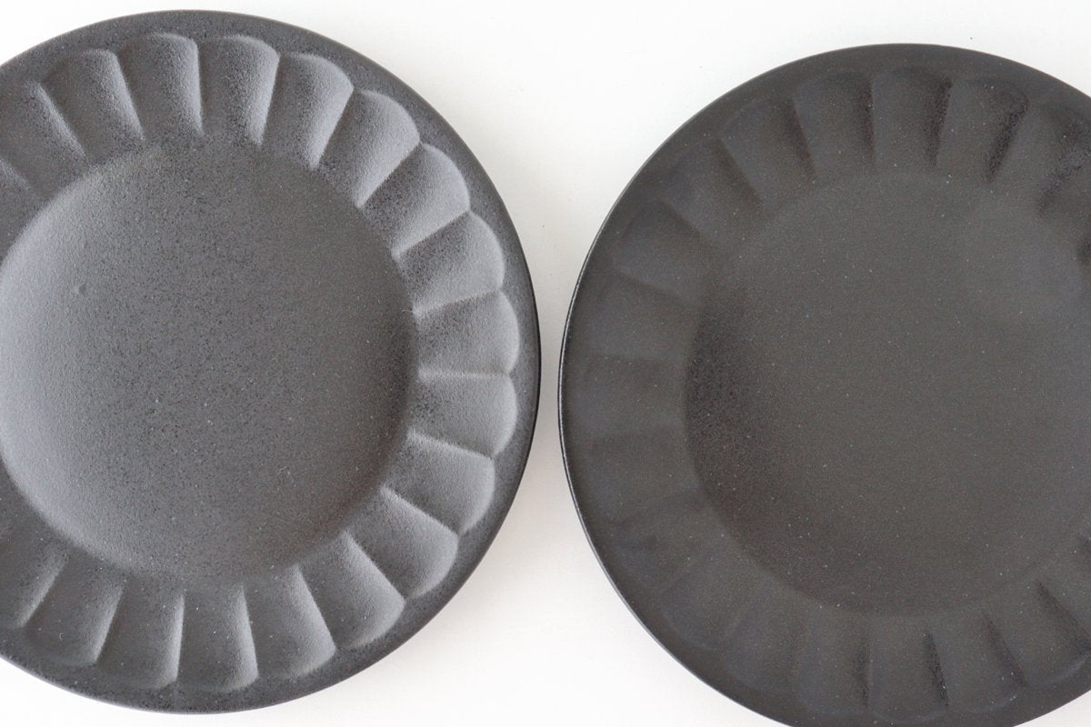 Serving Plate Flower-shape Matte Black | Mino Ware