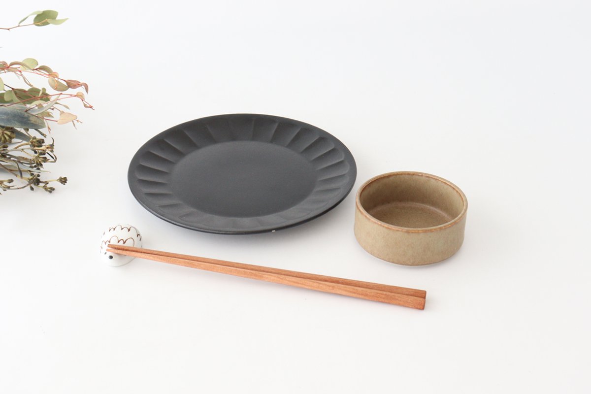 Serving Plate Flower-shape Matte Black | Mino Ware