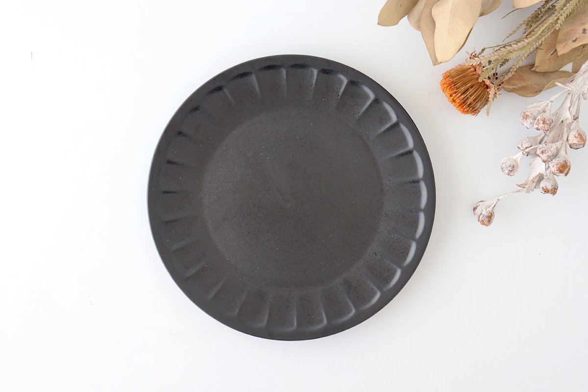 Flower-shaped Plate Matte Black L | Mino Ware