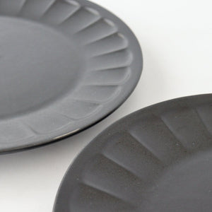 Flower-shaped Plate Matte Black L | Mino Ware