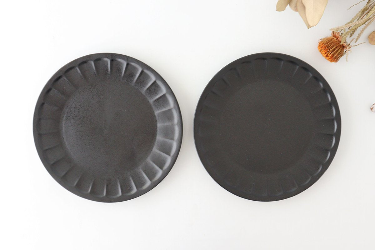 Flower-shaped Plate Matte Black L | Mino Ware