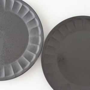 Flower-shaped Plate Matte Black L | Mino Ware