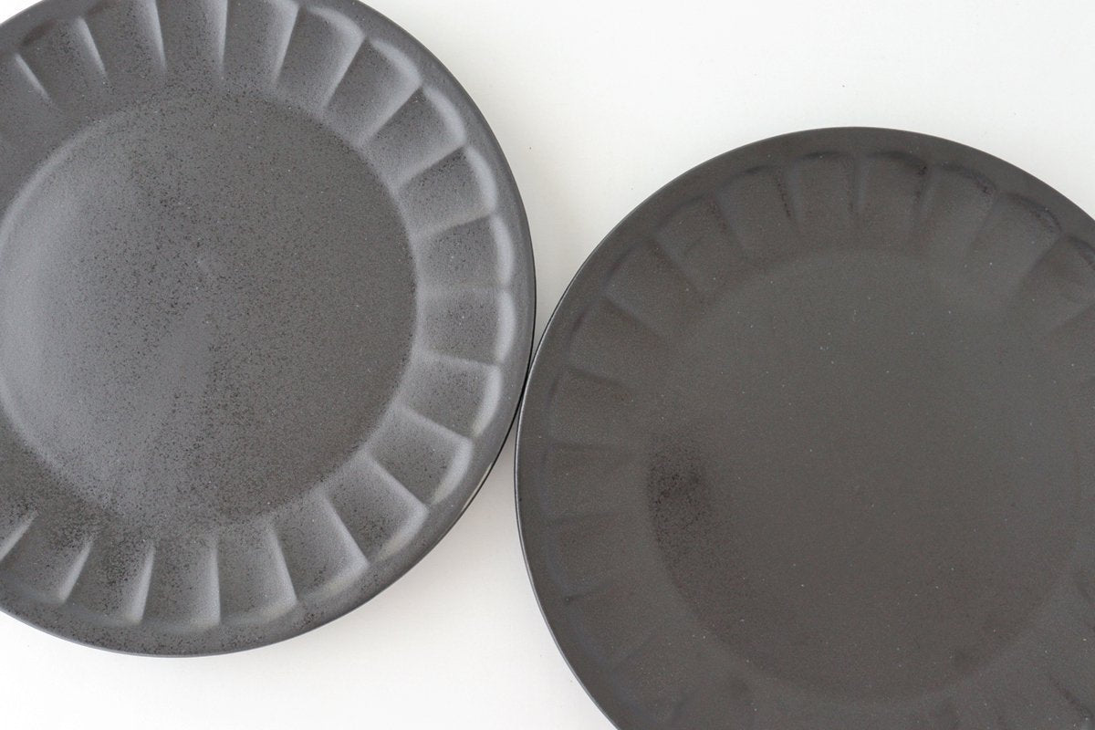 Flower-shaped Plate Matte Black L | Mino Ware