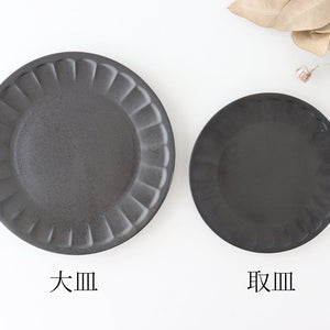 Flower-shaped Plate Matte Black L | Mino Ware