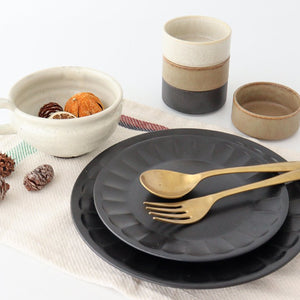 Flower-shaped Plate Matte Black L | Mino Ware