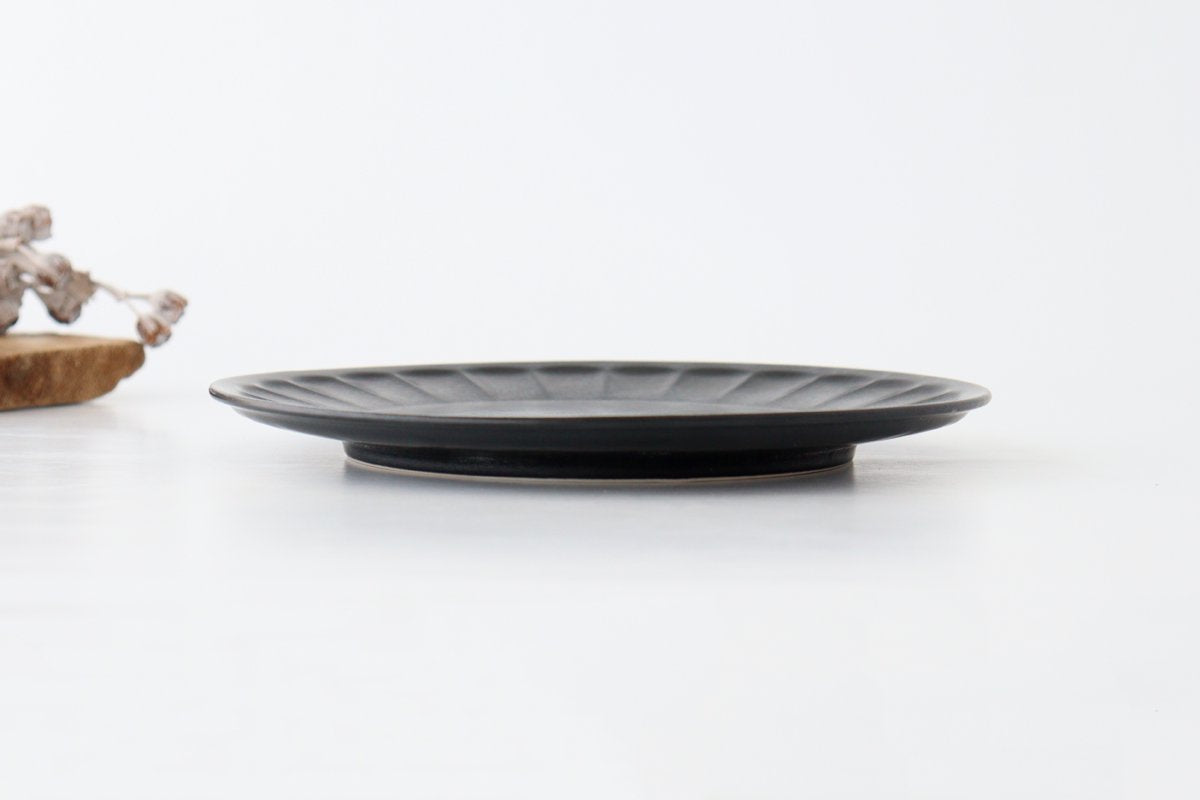 Flower-shaped Plate Matte Black L | Mino Ware