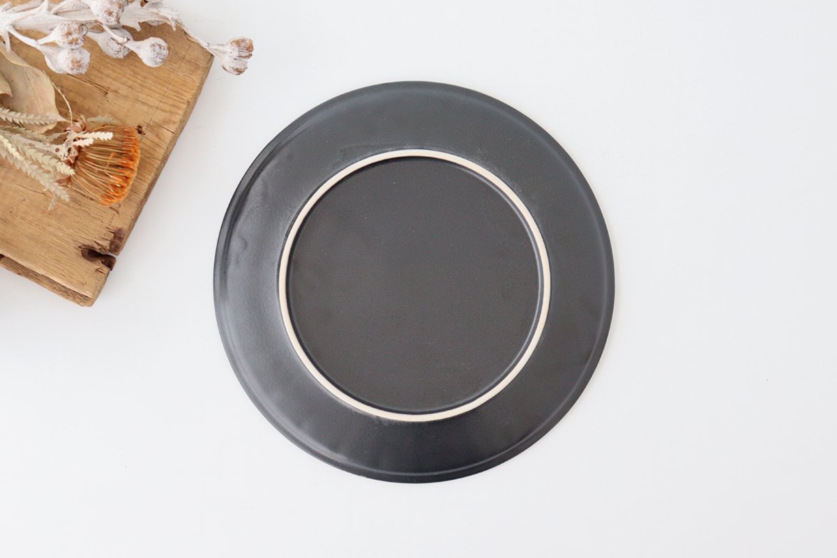 Flower-shaped Plate Matte Black L | Mino Ware