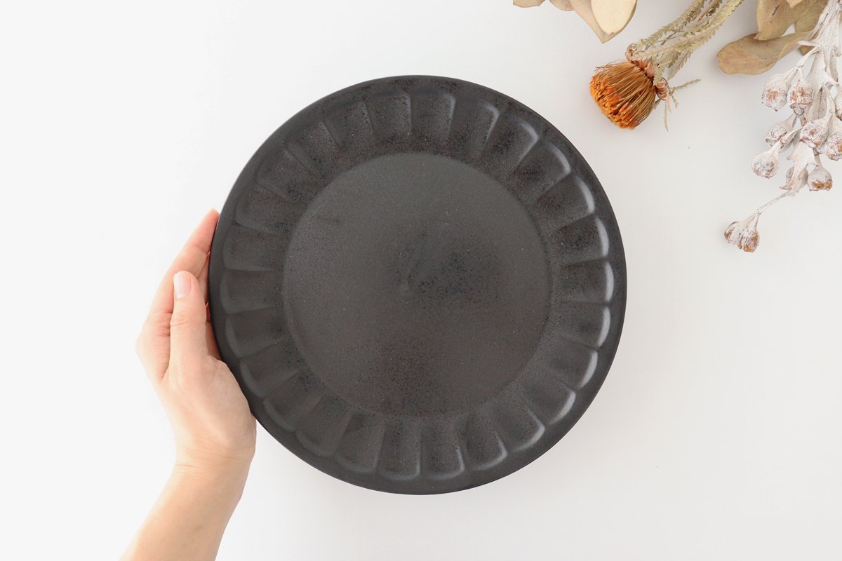 Flower-shaped Plate Matte Black L | Mino Ware