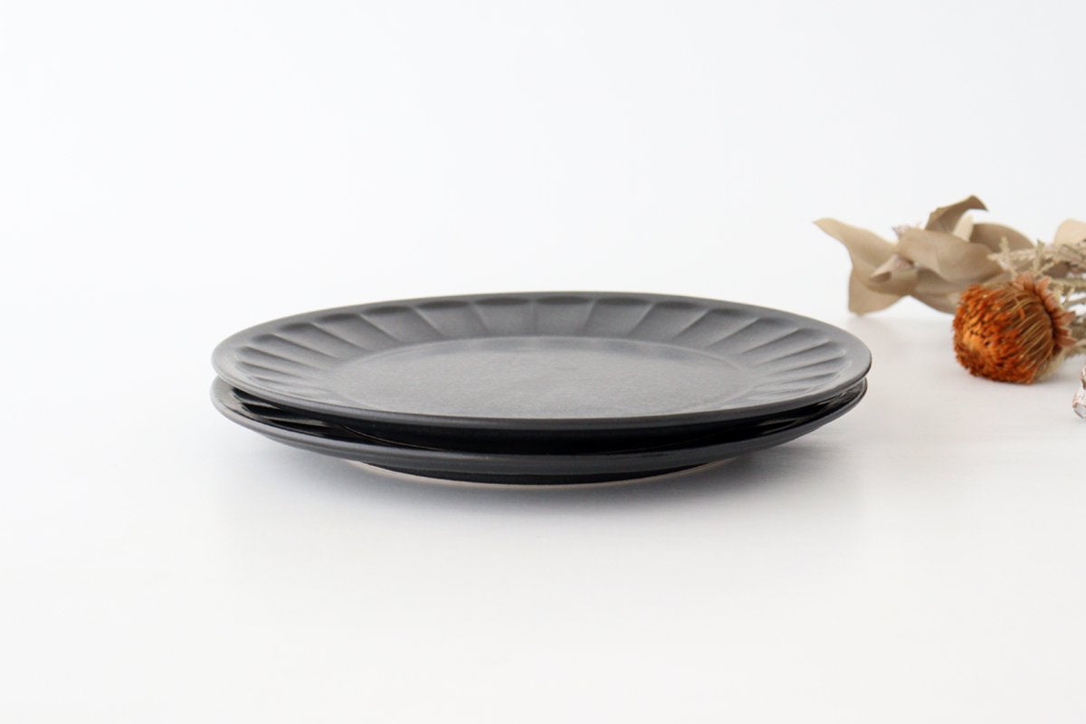 Flower-shaped Plate Matte Black L | Mino Ware