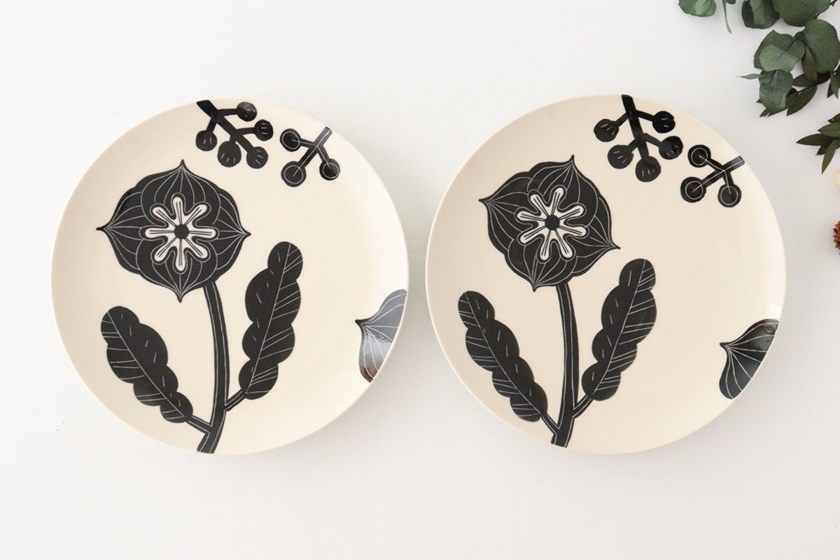 Fururu Rounbd Plate Black Flower M | Hasami Ware