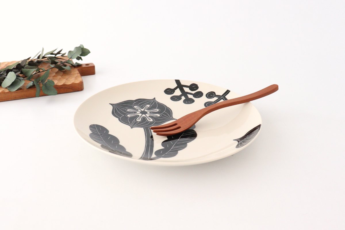 Fururu Rounbd Plate Black Flower M | Hasami Ware