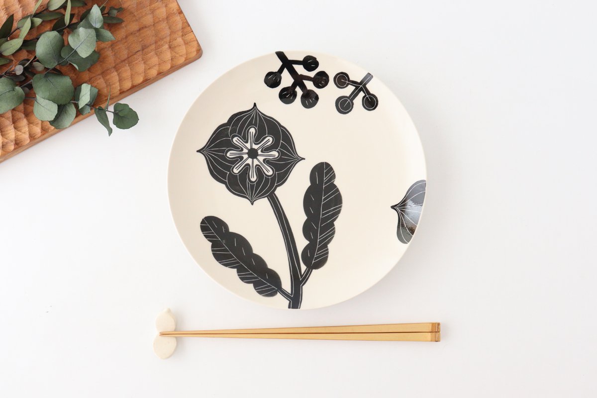 Fururu Rounbd Plate Black Flower M | Hasami Ware