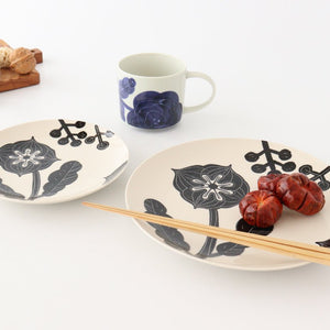 Fururu Rounbd Plate Black Flower M | Hasami Ware