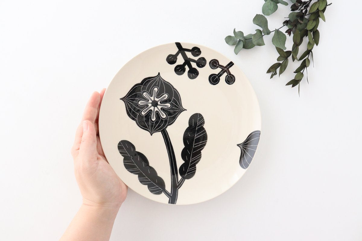 Fururu Rounbd Plate Black Flower M | Hasami Ware