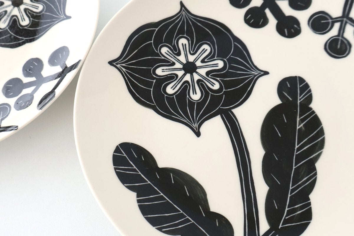 Fururu Rounbd Plate Black Flower S | Hasami Ware