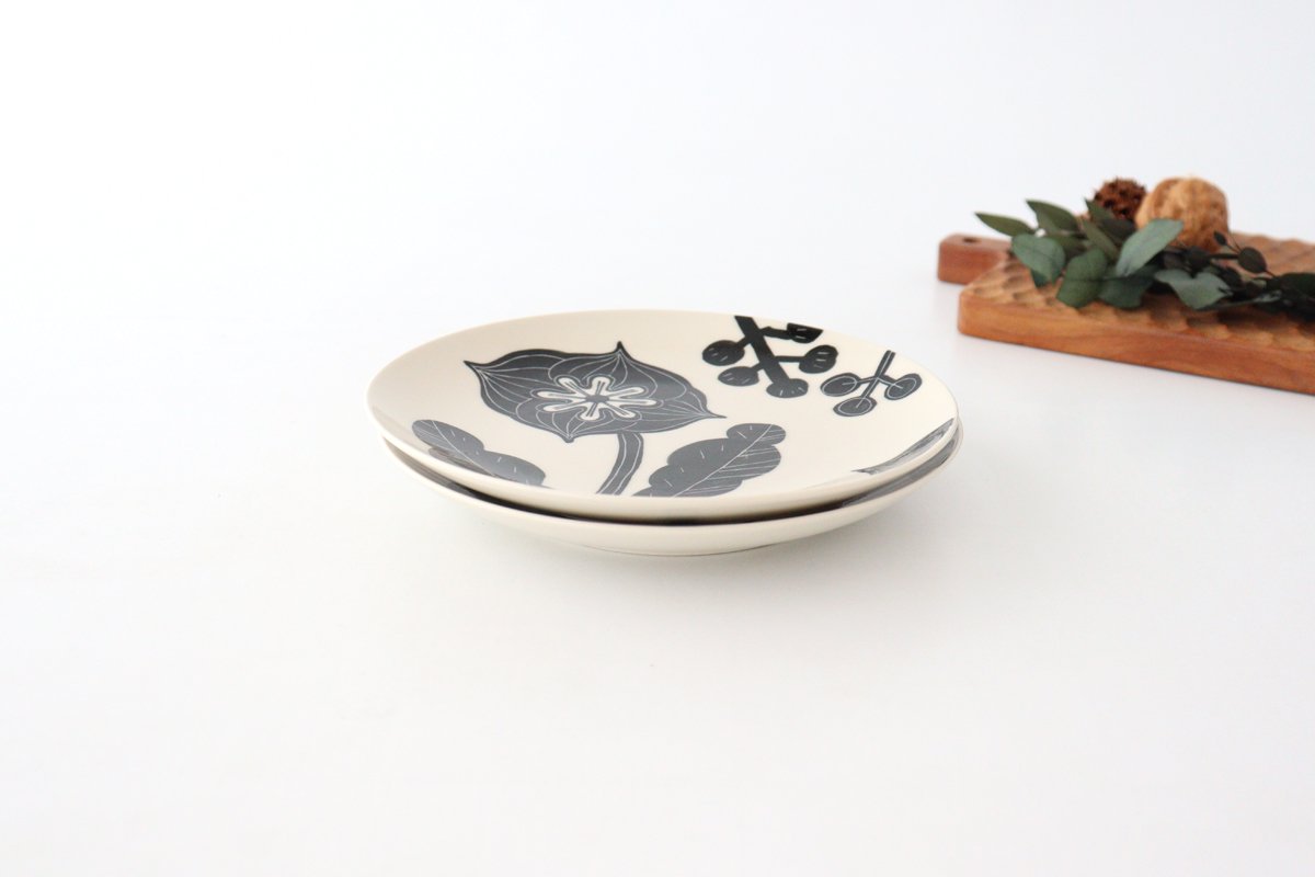 Fururu Rounbd Plate Black Flower S | Hasami Ware