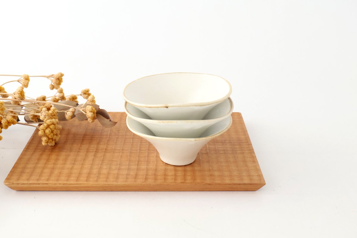 Small Bowl Morning Glory-shape White | Kobachi Mino Ware