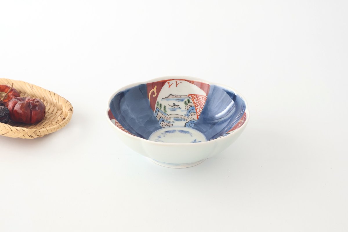 Flower-shaped Bowl Landscape Shochikubai Pattern｜Serving Bowl Arita Ware