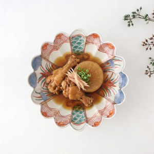 Chrysanthemum-shaped Plate Red Irises 19.5㎝/7.7in | Arita Ware