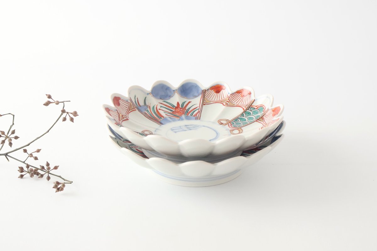 Chrysanthemum-shaped Plate Red Irises 19.5㎝/7.7in | Arita Ware