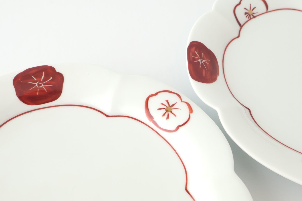 Koyo Kiln Flower-shaped Plate Red and White Plum | Arita Ware