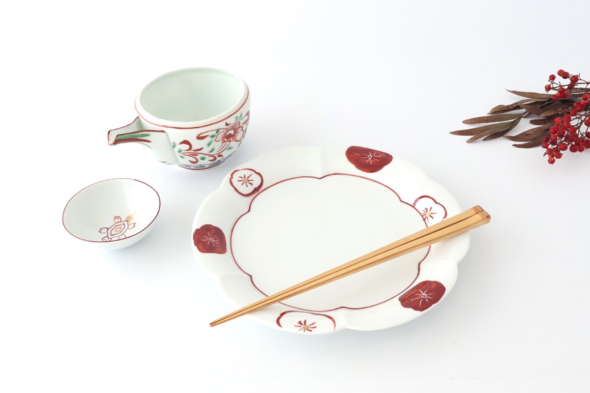 Koyo Kiln Flower-shaped Plate Red and White Plum | Arita Ware