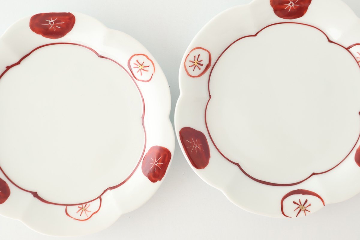 Koyo Kiln Round flowe-shape Small Plate Red and White Plum | Arita Ware