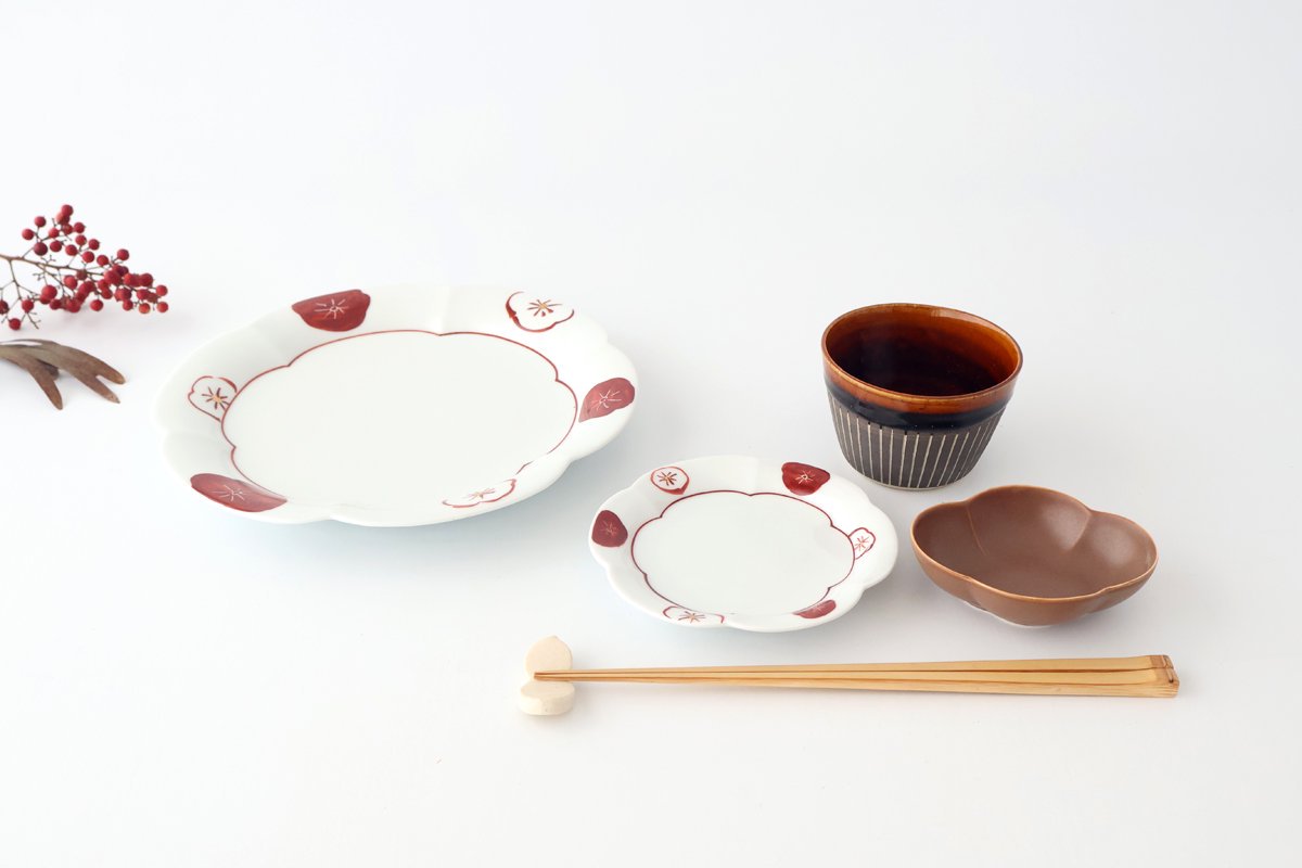 Koyo Kiln Round flowe-shape Small Plate Red and White Plum | Arita Ware