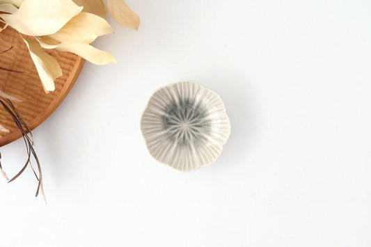 Flower-shaped and Cracked Small Plate Gray | Mino Ware