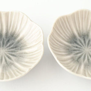 Flower-shaped and Cracked Small Plate Gray | Mino Ware
