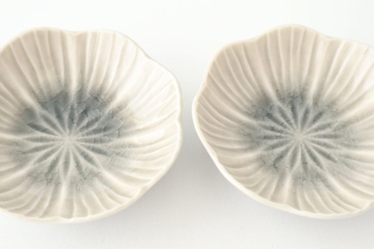 Flower-shaped and Cracked Small Plate Gray | Mino Ware