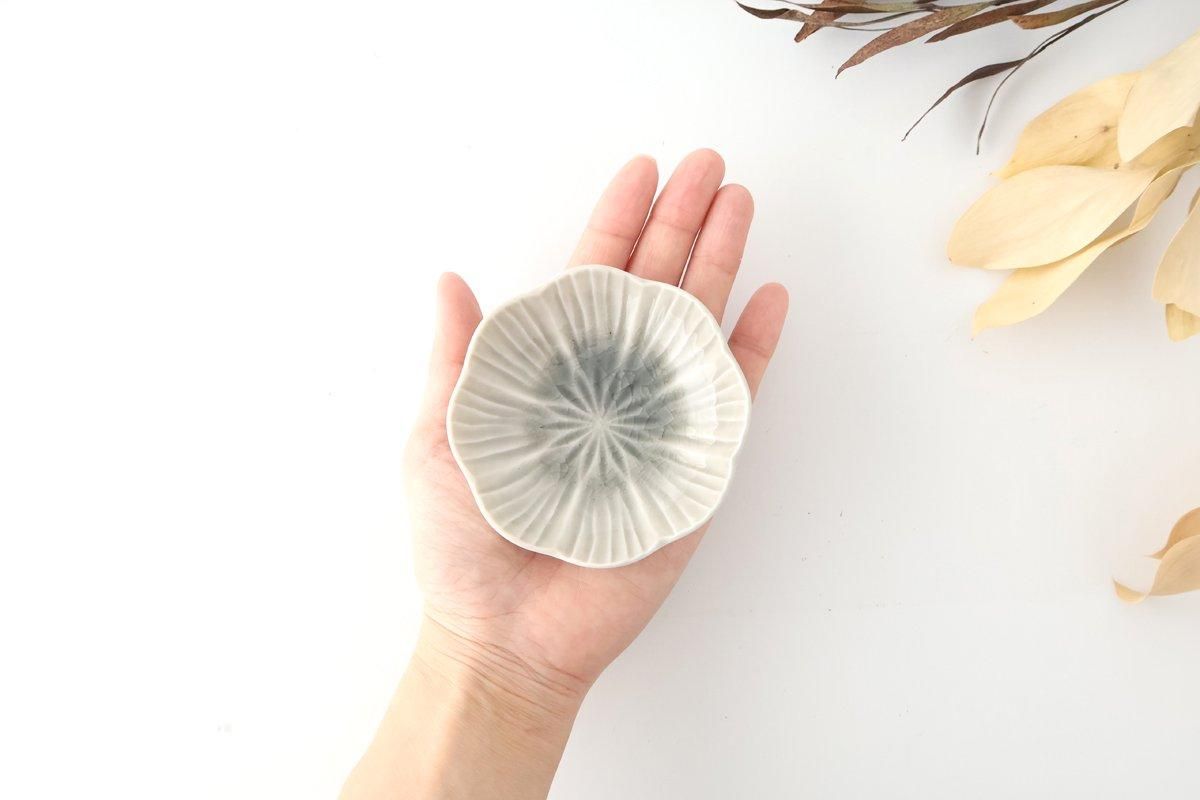 Flower-shaped and Cracked Small Plate Gray | Mino Ware