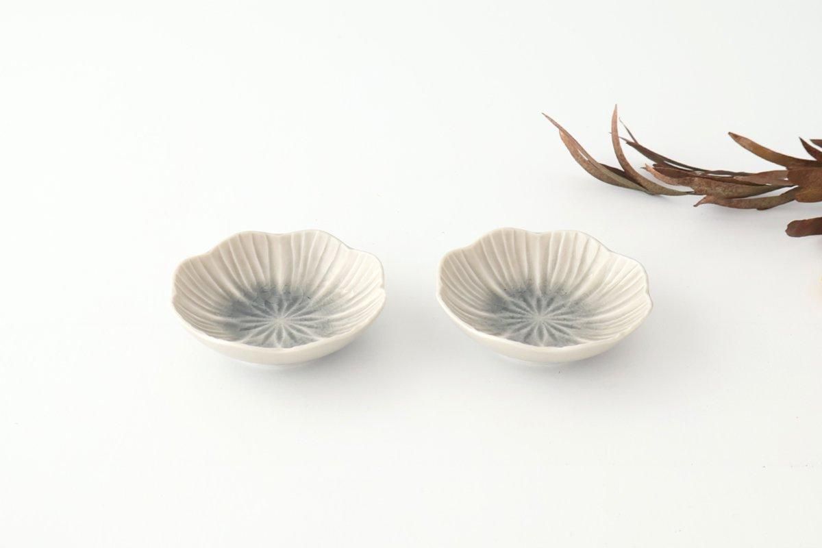 Flower-shaped and Cracked Small Plate Gray | Mino Ware