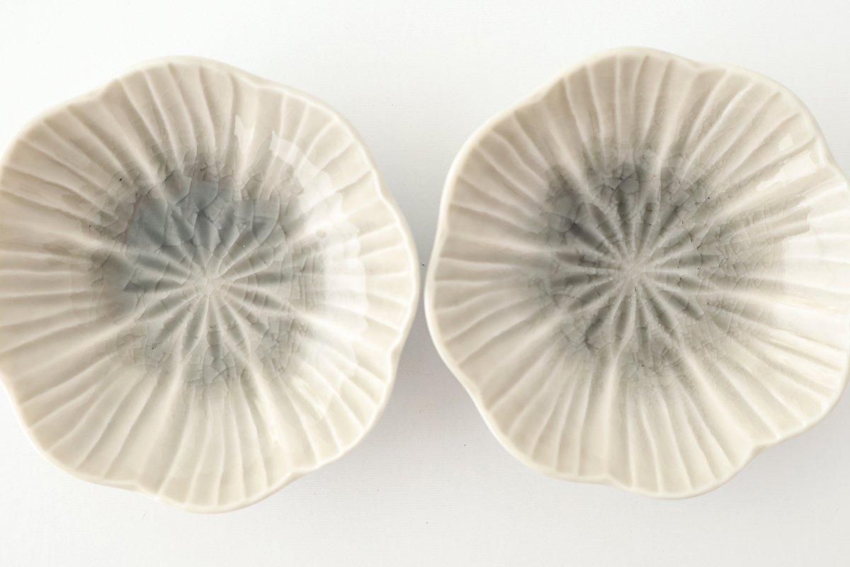 Flower-shaped and Cracked Small Plate Gray | Mino Ware