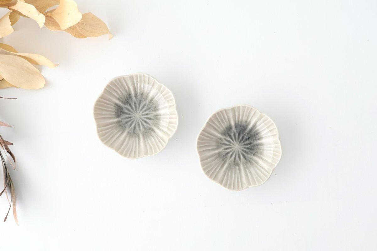 Flower-shaped and Cracked Small Plate Gray | Mino Ware