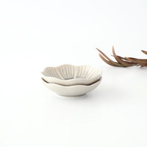 Flower-shaped and Cracked Small Plate Gray | Mino Ware