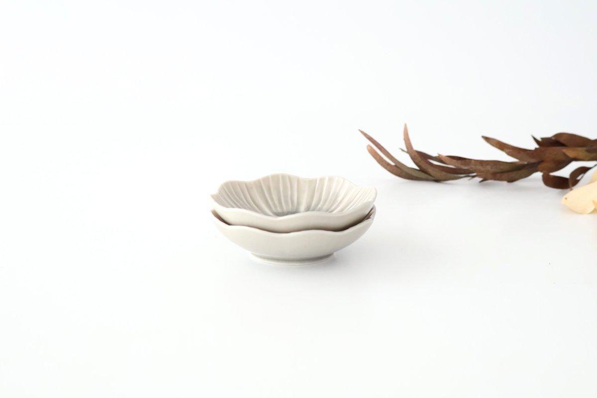 Flower-shaped and Cracked Small Plate Gray | Mino Ware