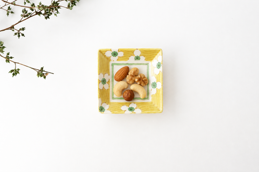 Kutani Bitoen Square Plate White Floral Pattern 9cm/3.5in | Kutani Ware